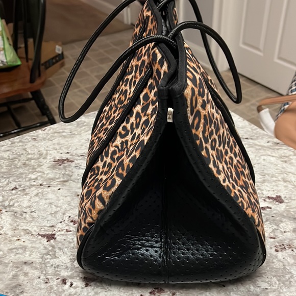 Neoprene Tote “Leopard Lady” NEW Bag - Picture 3 of 6